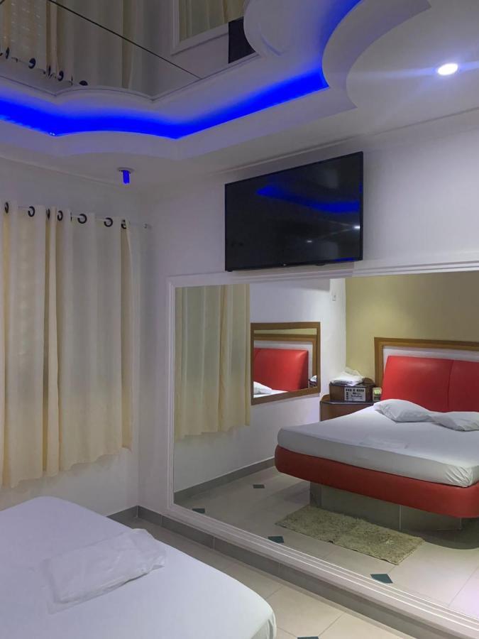 Love hotel (adults Only)